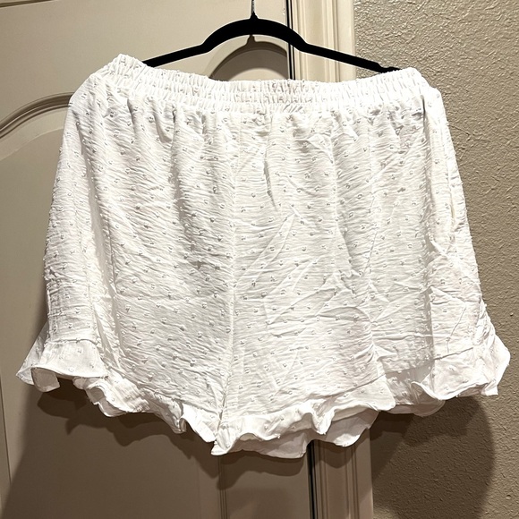 NWT lined white Swiss dot ruffle shorts 1X - Picture 5 of 5